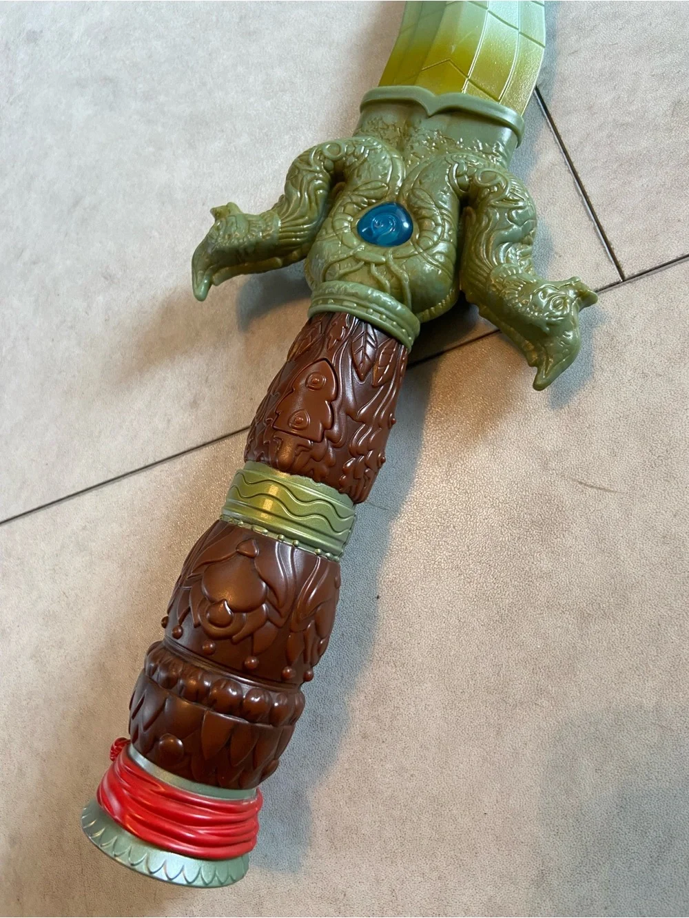 Disney RAYA and the Last Dragon - Dragon Blade Sword with sound effects & lights